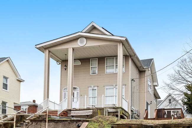 11 Prospect Terrace in East Rutherford, NJ - Building Photo - Building Photo