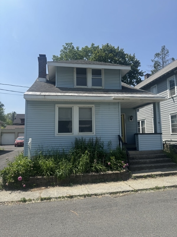 property at 1823 8th St