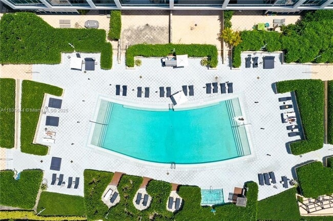 6899 Collins Ave, Unit 2208 in Miami Beach, FL - Building Photo - Building Photo