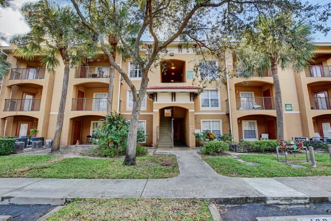 5024 Lantana Rd in Greenacres, FL - Building Photo - Building Photo