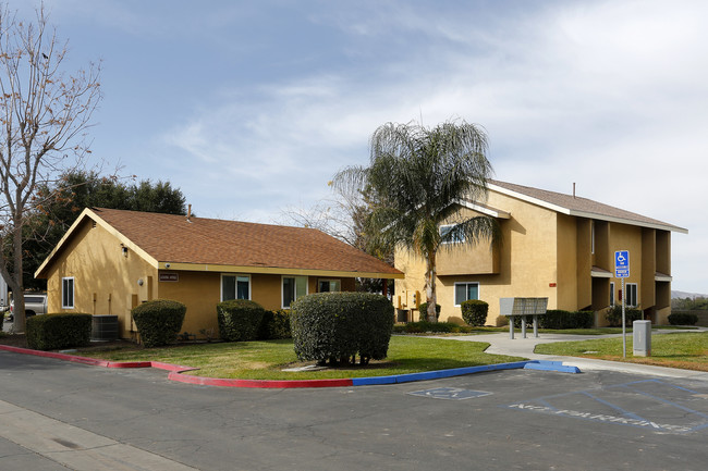 San Jacinto Village in San Jacinto, CA - Foto de edificio - Building Photo