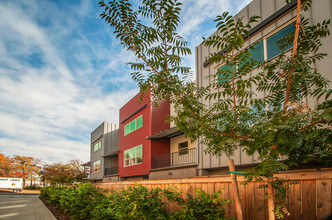 0632 - The Boardwalk in Chico, CA - Foto de edificio - Building Photo