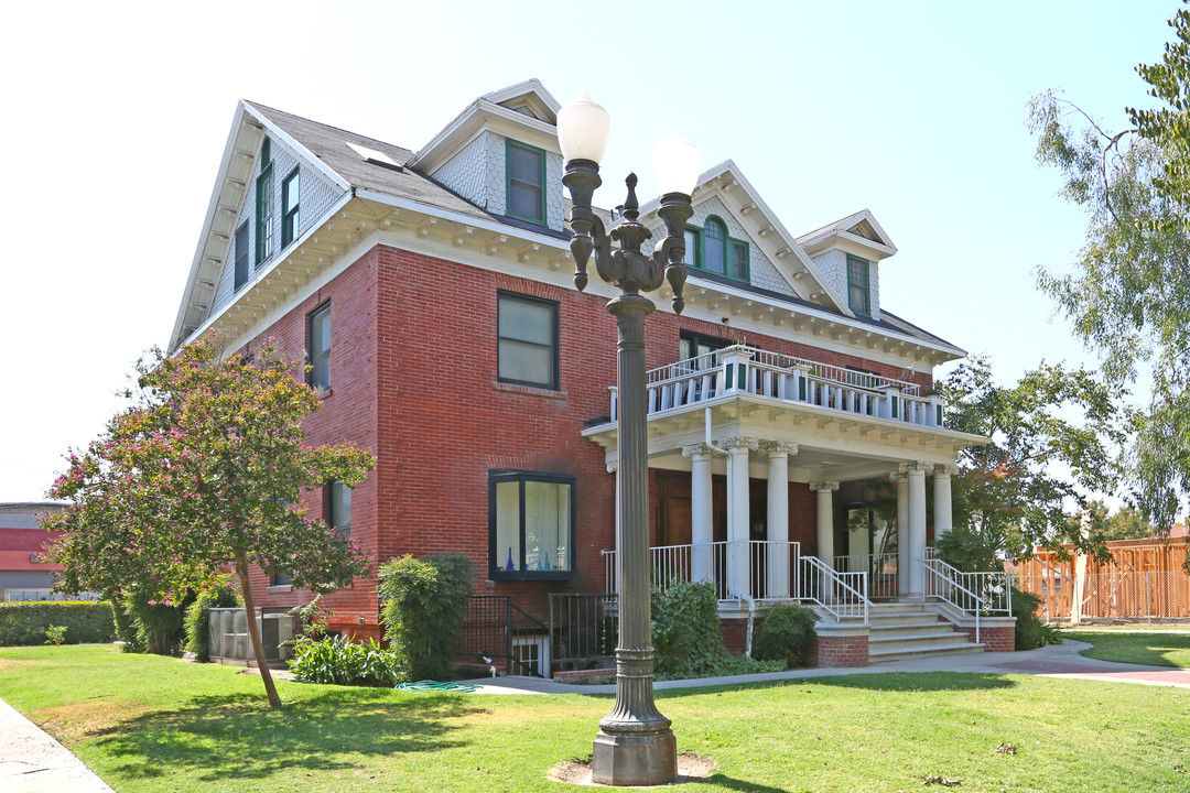 1727 L St in Fresno, CA - Foto de edificio