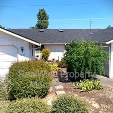 1467 Cameo Ct in Grants Pass, OR - Foto de edificio - Building Photo