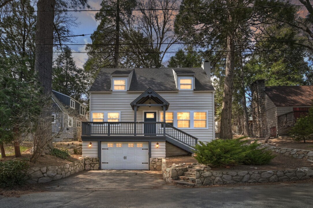 292 Walnut Dr in Lake Arrowhead, CA - Building Photo