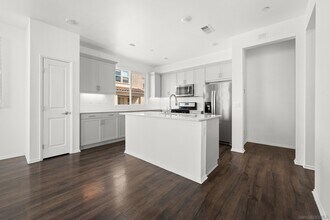 1207 Paseo Seashore in San Diego, CA - Building Photo - Building Photo