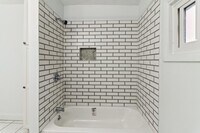 645 Stirling St photo'