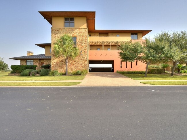 1908 Kahala Sunset Dr in Spicewood, TX - Building Photo - Building Photo