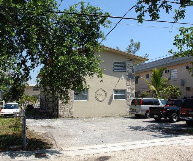 1867 NW 19th St in Miami, FL - Building Photo - Building Photo