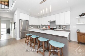 973 Ralph Hennessy Ave in Ottawa, ON - Building Photo - Building Photo