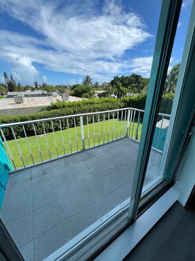 1887 Juno Rd in North Palm Beach, FL - Building Photo - Building Photo