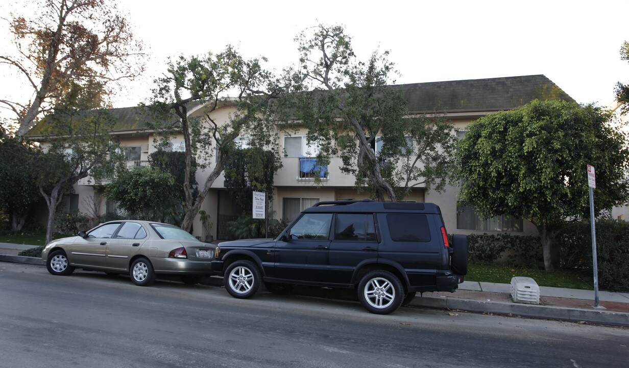 11914 Kling St in Valley Village, CA - Building Photo