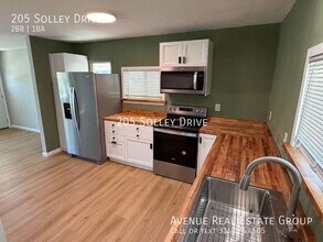205 Solley Dr in Ballwin, MO - Building Photo - Building Photo