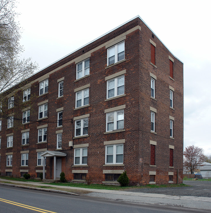 1189 Grattan St in Chicopee, MA - Foto de edificio