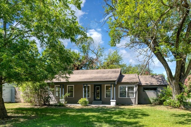 property at 207 Hackberry St