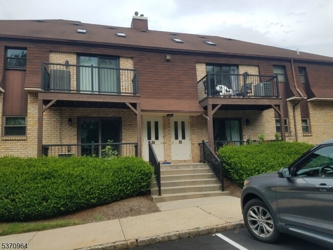 property at 806 Yorkshire Dr