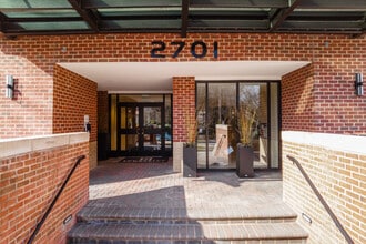 The Barton at Woodley in Washington, DC - Foto de edificio - Building Photo
