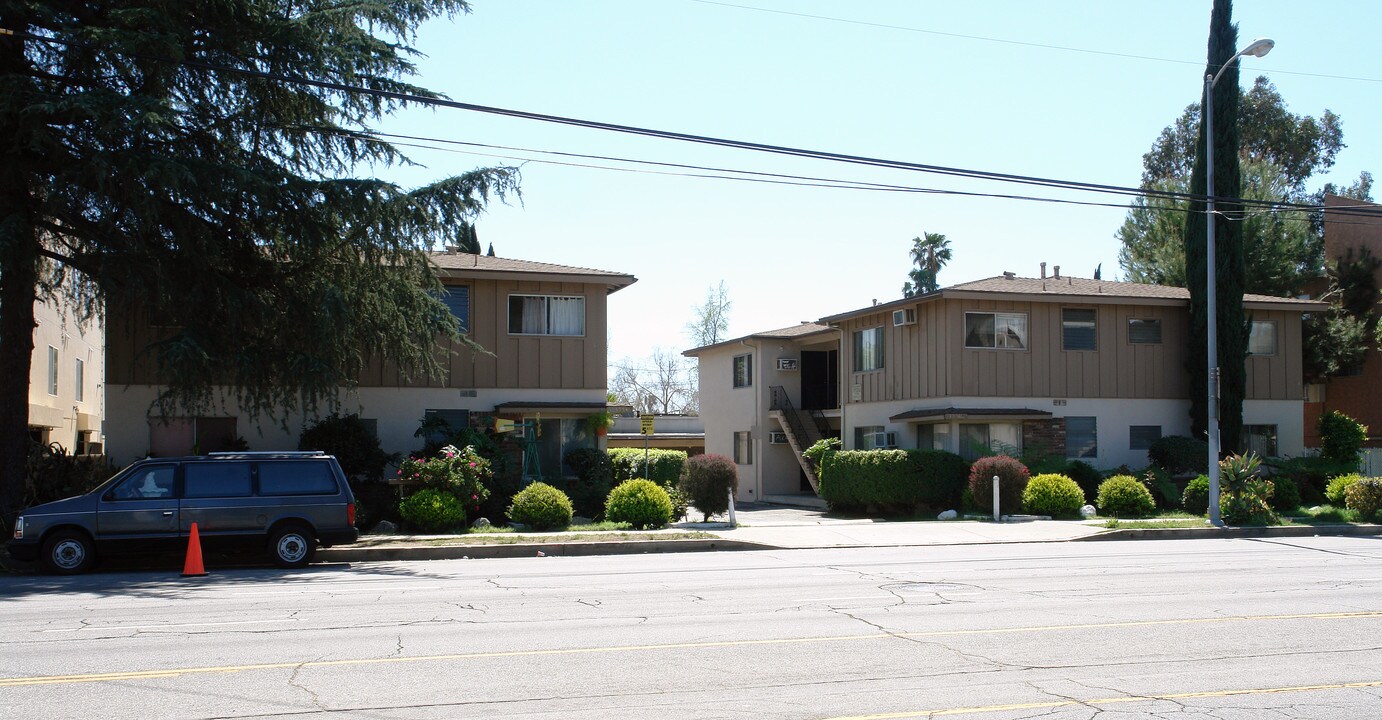 13754-13760 Sherman Way in Van Nuys, CA - Building Photo