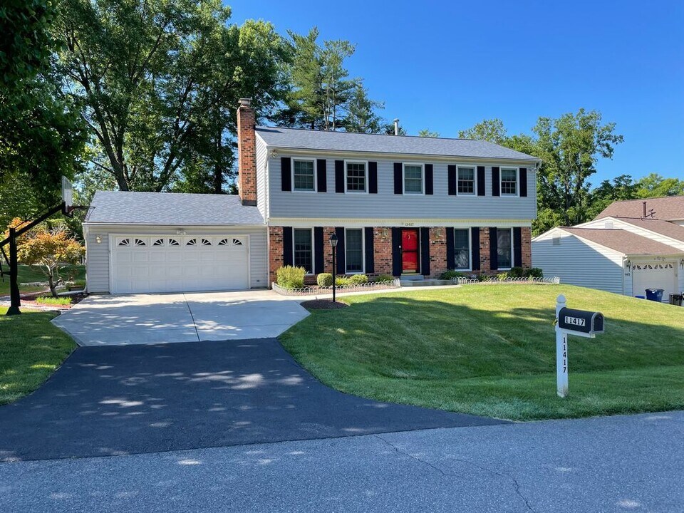 11417 Beechgrove Ln in Potomac, MD - Building Photo