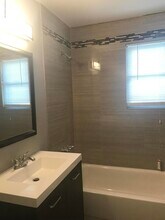 12 Manchester Ct-Unit -H in Freehold, NJ - Building Photo - Building Photo