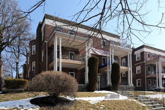 Wayne Walnut Apartments in Philadelphia, PA - Building Photo - Building Photo