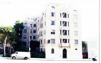 Highland Tower Apartments in Hollywood, CA - Building Photo