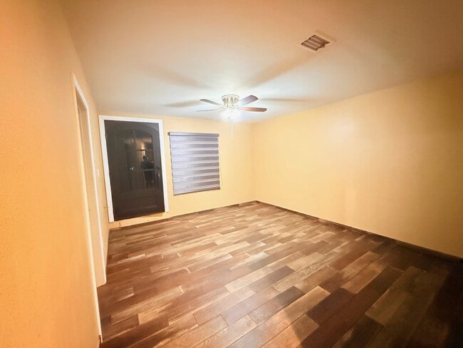 4416 Flores Ave in Laredo, TX - Building Photo - Building Photo