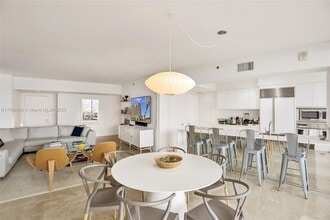 400 Alton Rd in Miami Beach, FL - Building Photo - Building Photo