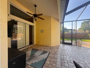 11820 Lancashire Dr in Tampa, FL - Building Photo - Building Photo