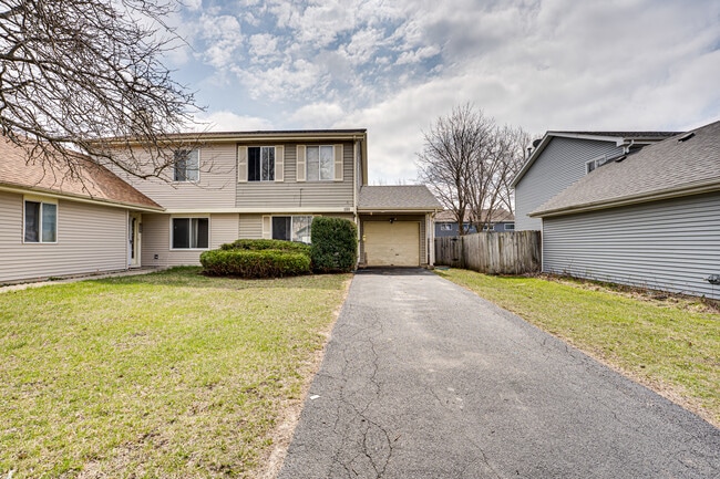 1111 Brunswick Ln in Aurora, IL - Building Photo - Building Photo