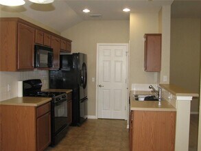 123 Bayliss St in Hutto, TX - Building Photo - Building Photo