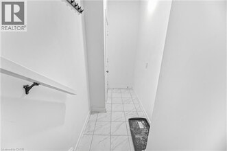 3062 Sixth Line in Oakville, ON - Building Photo - Building Photo