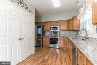 1025 Simsbury Ct in Crofton, MD - Building Photo - Building Photo
