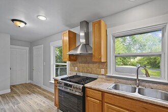 99 1/2 Walworth St in Saratoga Springs, NY - Building Photo - Building Photo