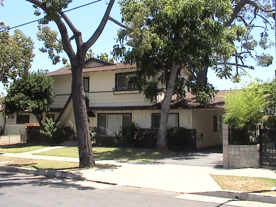 108 Park St in Alhambra, CA - Building Photo