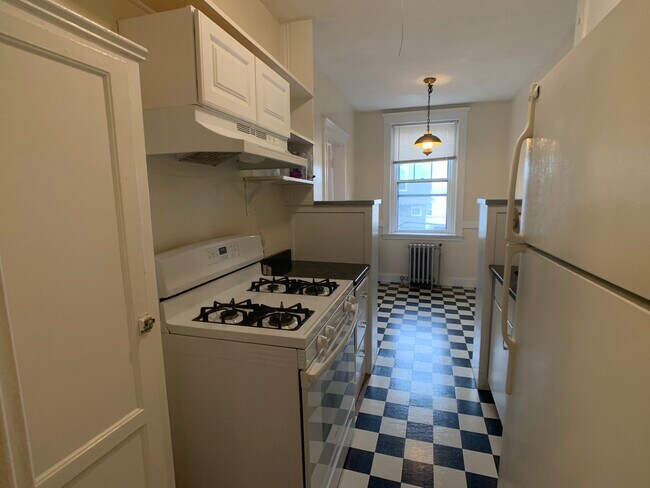 1945 Commonwealth Ave, Unit 25 in Boston, MA - Foto de edificio - Building Photo