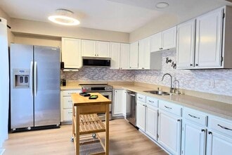 963 Taylor Dr in Gurnee, IL - Building Photo - Building Photo