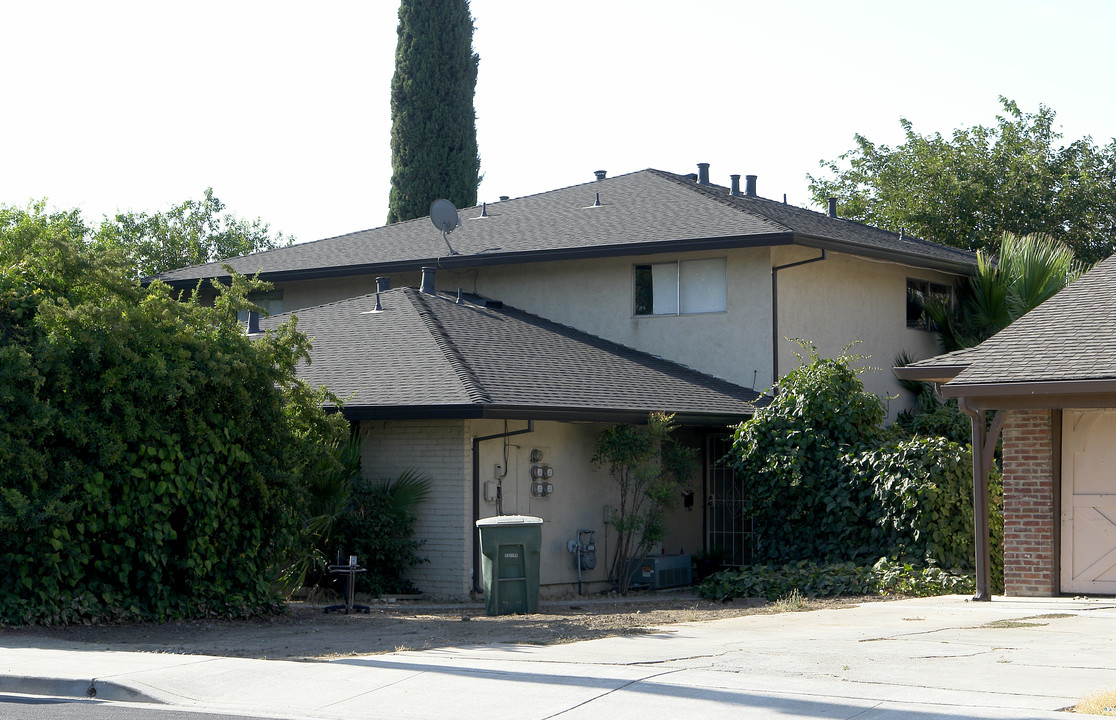 14 Chestnut St in Brentwood, CA - Building Photo