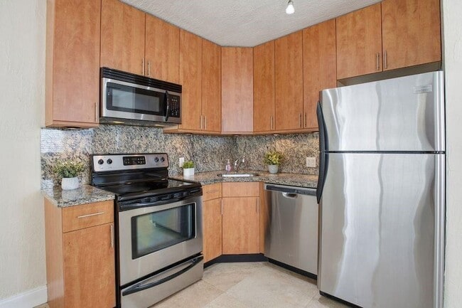 1892 NE 46th St, Unit B4B in Fort Lauderdale, FL - Building Photo - Building Photo