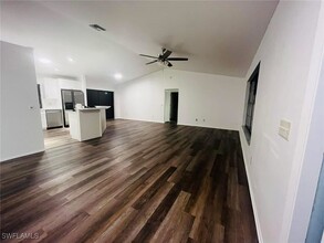 159 SE Santa Barbara Pl in Cape Coral, FL - Foto de edificio - Building Photo