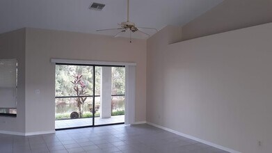 427 SE 16th St in Cape Coral, FL - Building Photo - Building Photo