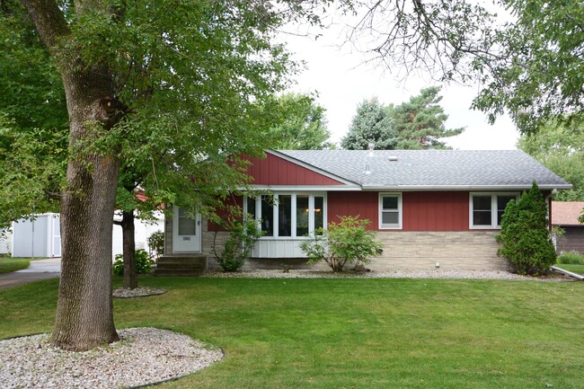 4239 Diamond Dr in Eagan, MN - Building Photo - Building Photo