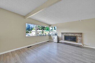 402 155th Ave SE in Bellevue, WA - Building Photo - Building Photo