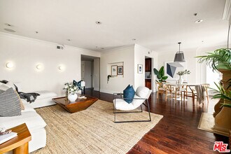 1023 Wilcox Ave in Los Angeles, CA - Building Photo - Building Photo