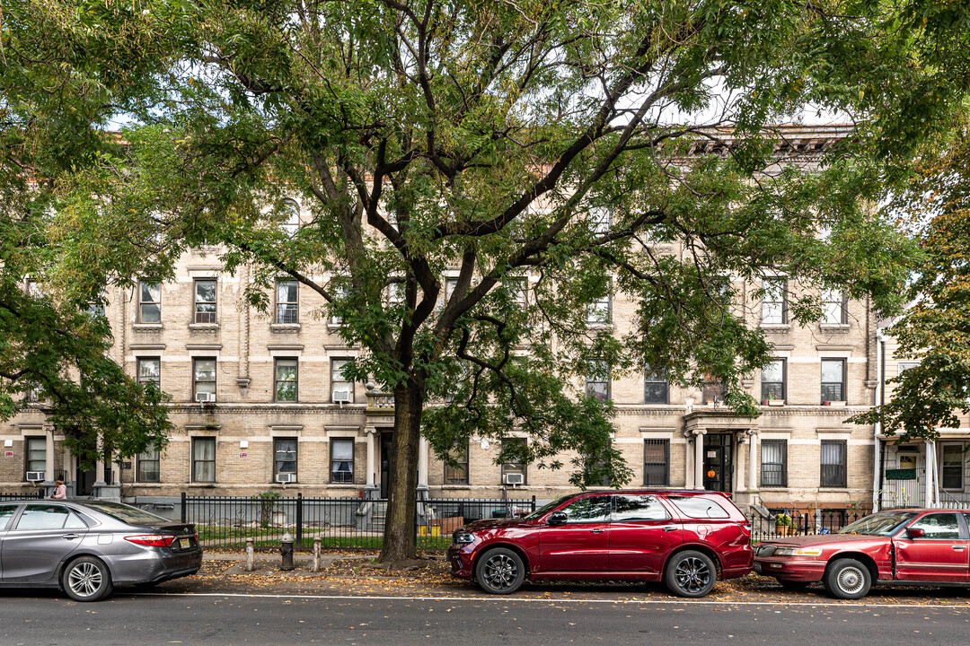 807 Beverley Rd in Brooklyn, NY - Foto de edificio