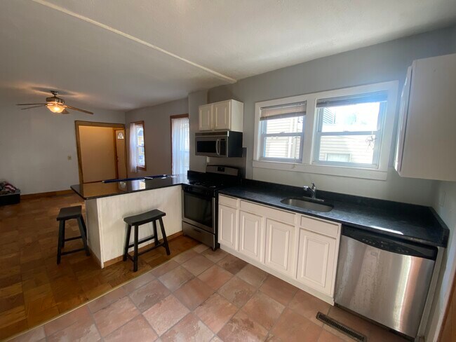 13 Andrew St, Unit 1