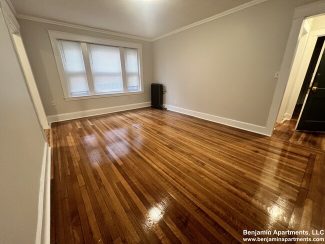 1629 Commonwealth Ave, Unit 3 in Boston, MA - Foto de edificio - Building Photo