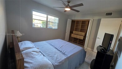 3905 N Nob Hill Rd in Sunrise, FL - Building Photo - Building Photo