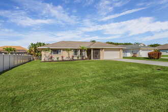 2541 SW 38th Ter in Cape Coral, FL - Building Photo - Building Photo