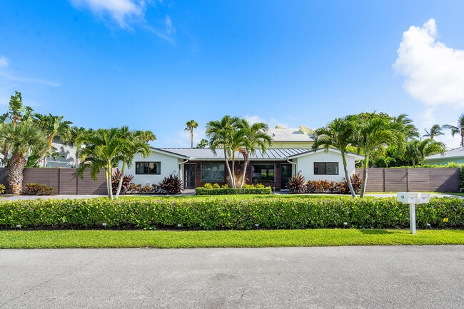 30 Hersey Dr in Boynton Beach, FL - Building Photo - Building Photo